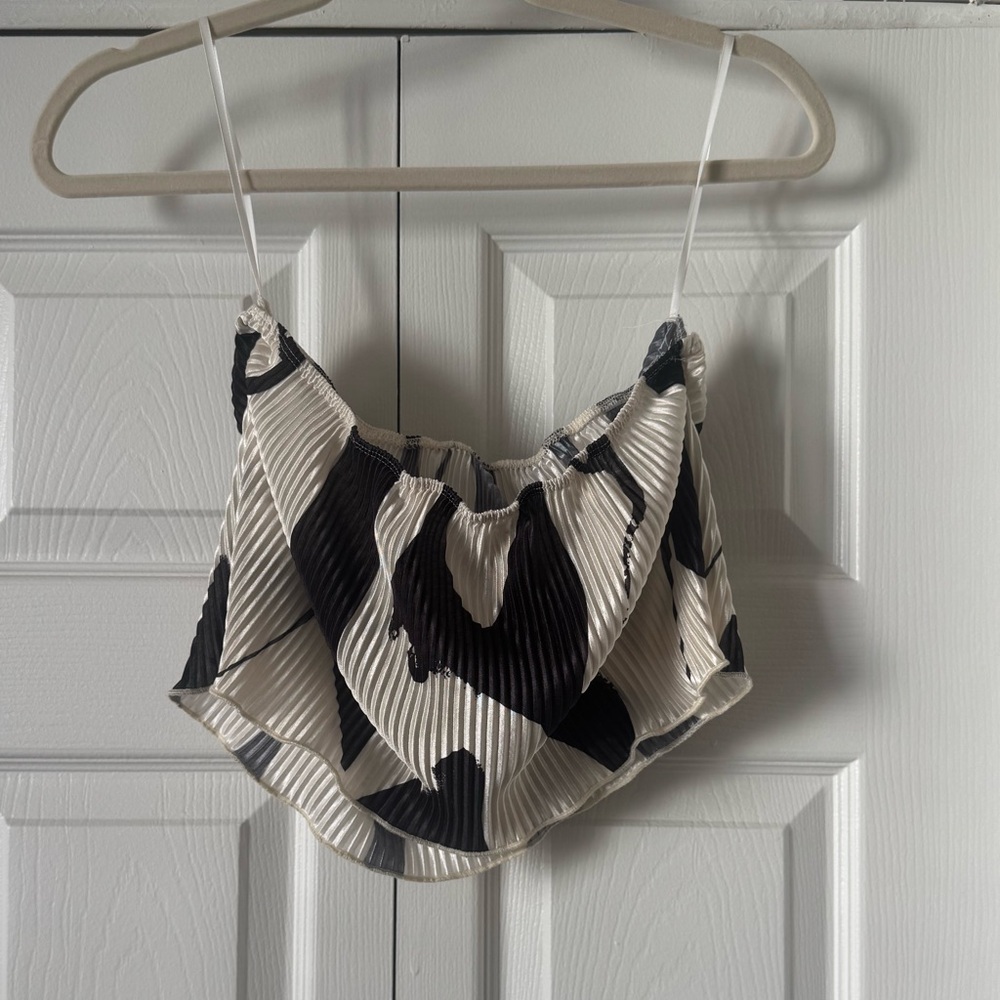 Strapless flowy top